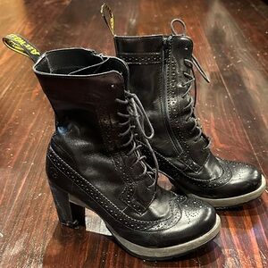 Dr. Martens Regina heeled brogue combat boot Y2K UK6 US8